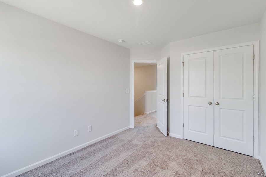 Spacious, unfurnished interior of a new home in Astoria, Columbia (Image 28).