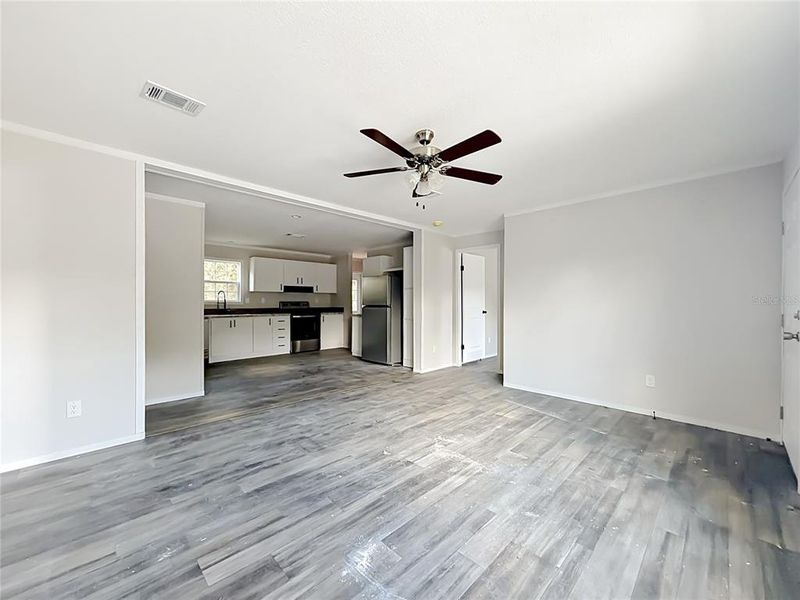 Spacious, unfurnished interior of a new home in , Orlando (Image 16).