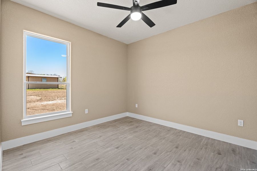 Spacious, unfurnished interior of a new home in , Atascosa (Image 28).