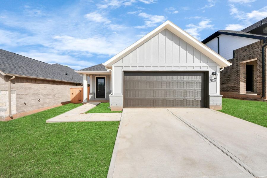 Welcome home to 19560 Stripe Hill Bend located in Montgomery Ridge community and zoned to highly sought after Montgomery ISD. Welcome home to 19560 Stripe Hill Bend located in Montgomery Ridge community and zoned to highly sought after Montgomery ISD.