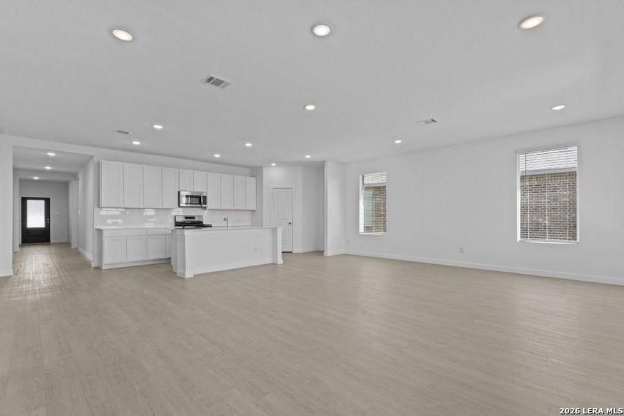 Spacious, unfurnished interior of a new home in Brookmill, San Antonio (Image 27).