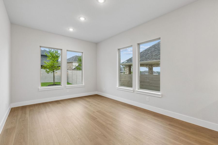 Spacious, unfurnished interior of a new home in Painted Tree Lakeside, McKinney (Image 26).