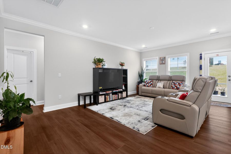 11_920_Jasper_Mine_Trl-Living_room-_088