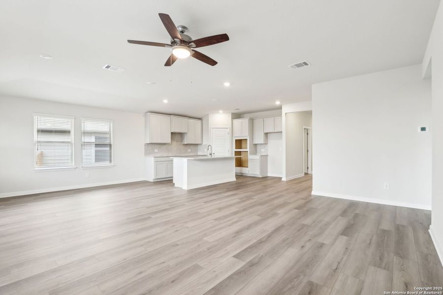 Spacious, unfurnished interior of a new home in , Cibolo (Image 34).