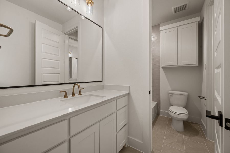 Furnished interior view inside a new home in Rolling Creek Ranch, Aledo (Image 19). Furnished interior view inside a new home in Rolling Creek Ranch, Aledo (Image 19).
