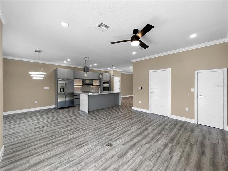 Spacious, unfurnished interior of a new home in , Davenport (Image 15).