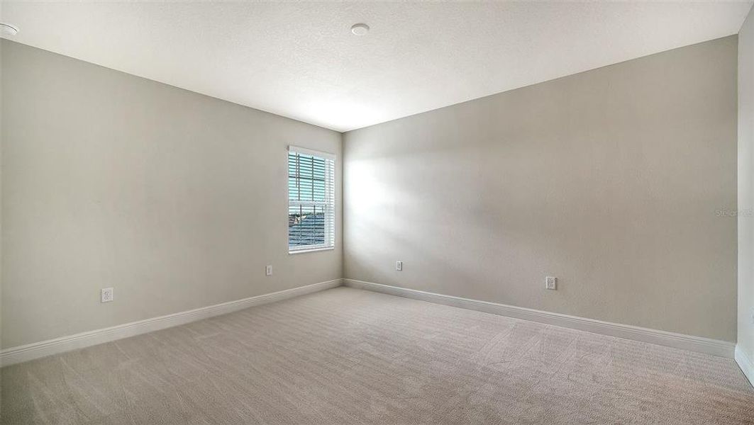 Spacious, unfurnished interior of a new home in , Sarasota (Image 37).