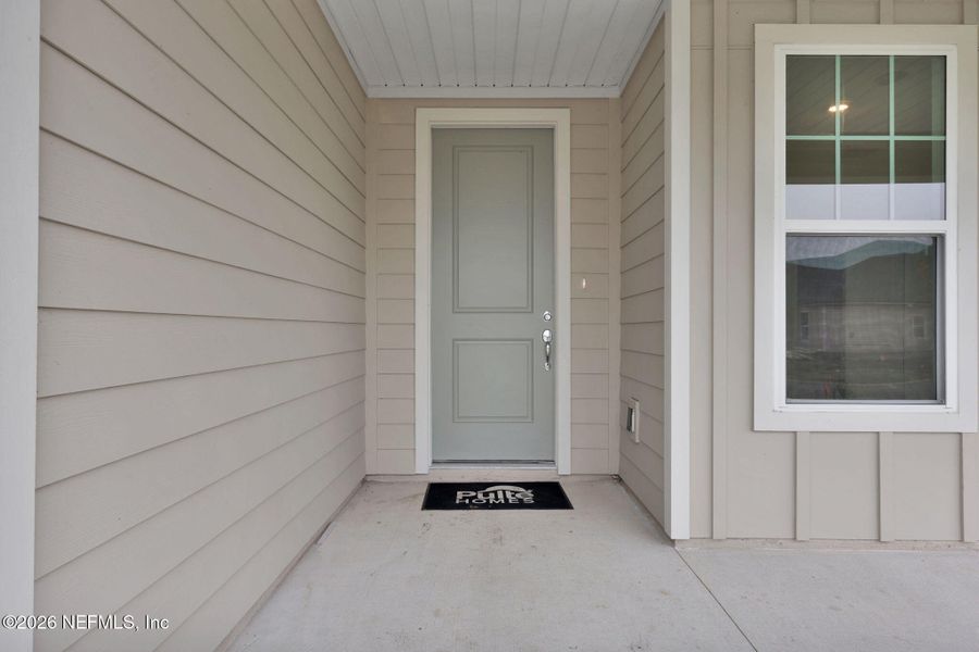 Exterior details and patio area of a home in Hyland Trail, Green Cove Springs (Image 4).