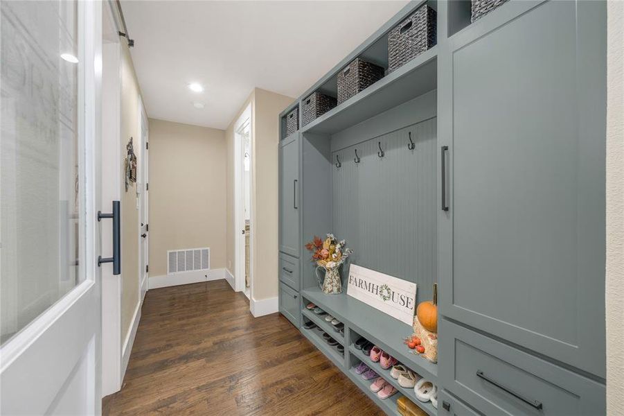 Furnished interior view inside a new home in , Quinlan (Image 29).