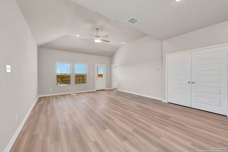 Spacious, unfurnished interior of a new home in Paloma Park, Converse (Image 37).