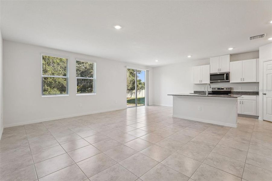 Spacious, unfurnished interior of a new home in Bradbury Creek - Signature Series, Haines City (Image 15).