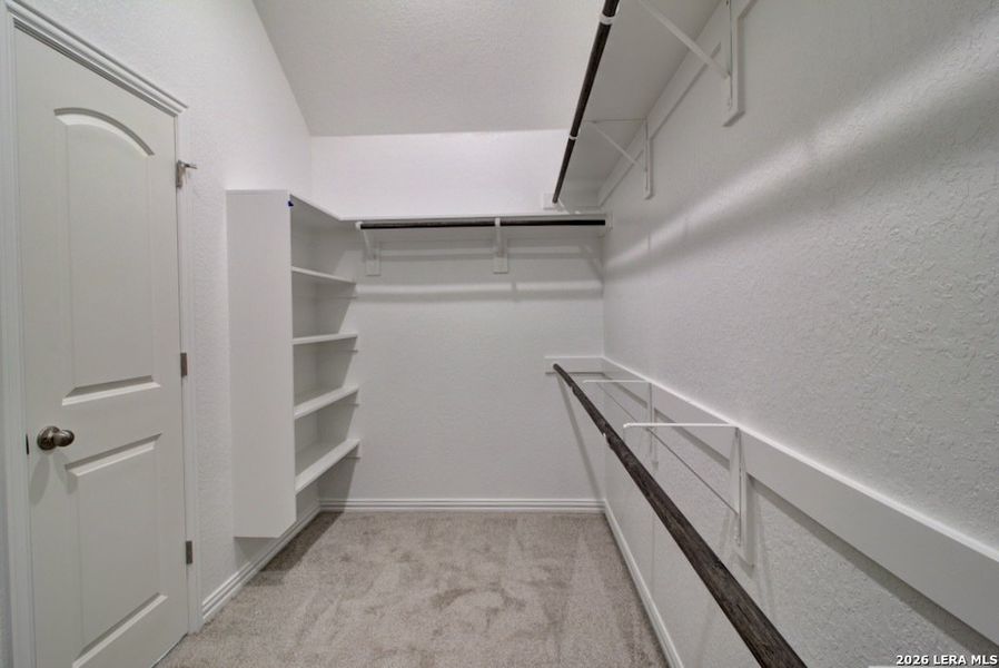 Spacious, unfurnished interior of a new home in Veramendi, New Braunfels (Image 25).