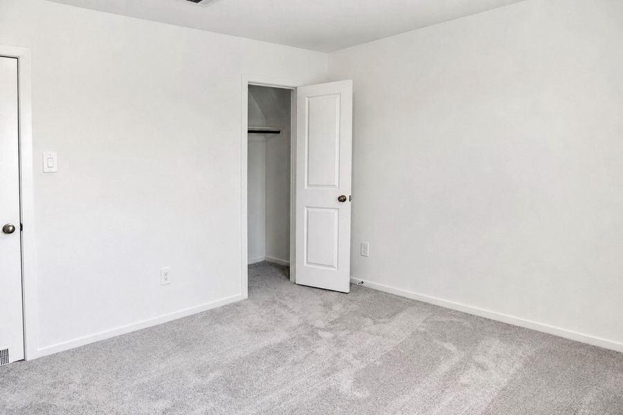 Spacious, unfurnished interior of a new home in Meadow Park, Conroe (Image 32). Spacious, unfurnished interior of a new home in Meadow Park, Conroe (Image 32).