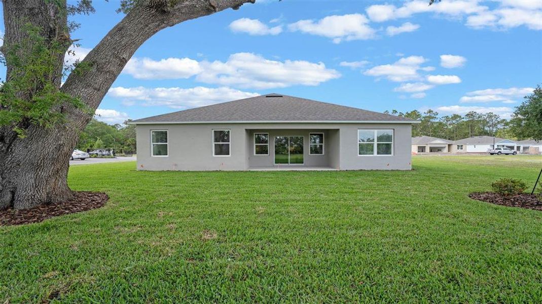 Exterior details and patio area of a home in Fountain View, Ormond Beach (Image 3). Exterior details and patio area of a home in Fountain View, Ormond Beach (Image 3).