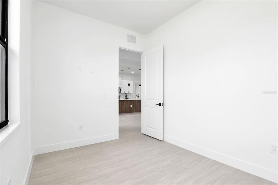 Spacious, unfurnished interior of a new home in , Cape Coral (Image 44).
