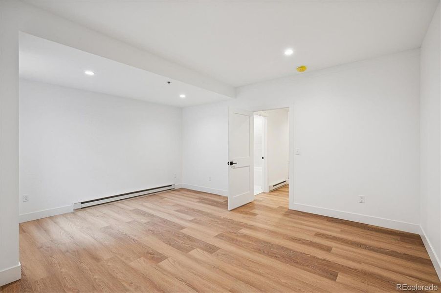 Spacious, unfurnished interior of a new home in , Fraser (Image 21).