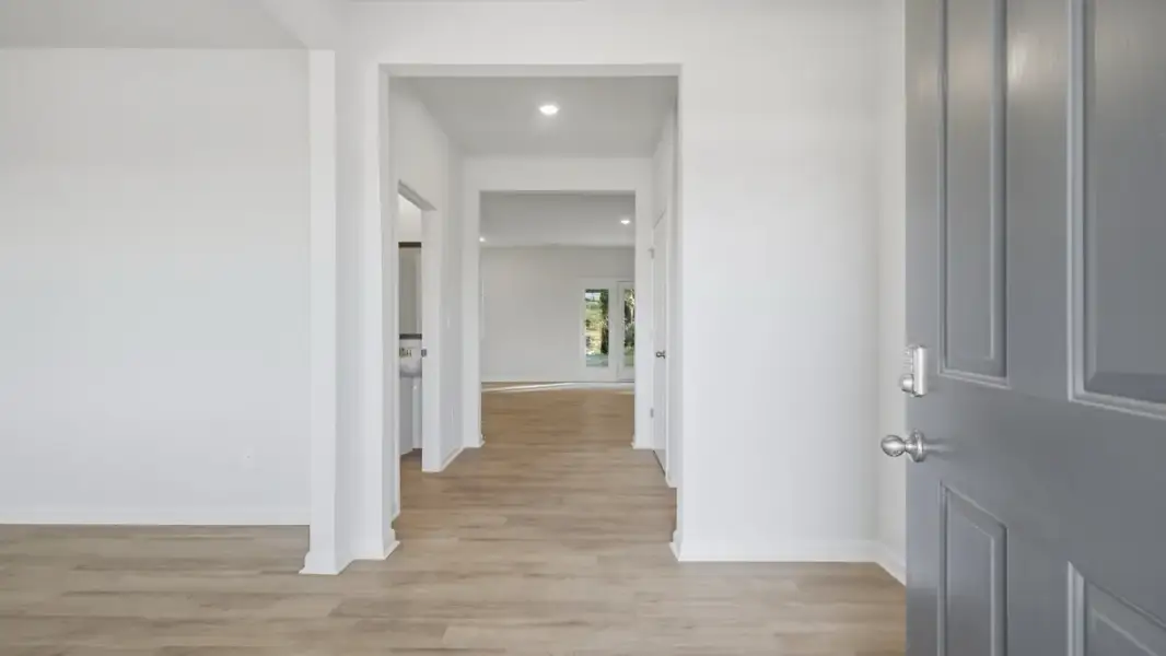 Representative unfurnished interior of a home built from the Green by D.R. Horton in Aurora Creek, Dallas (Image 12).