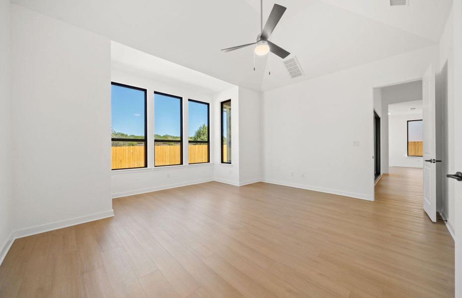 Spacious, unfurnished interior of a new home in 6 Creeks, Kyle (Image 22).