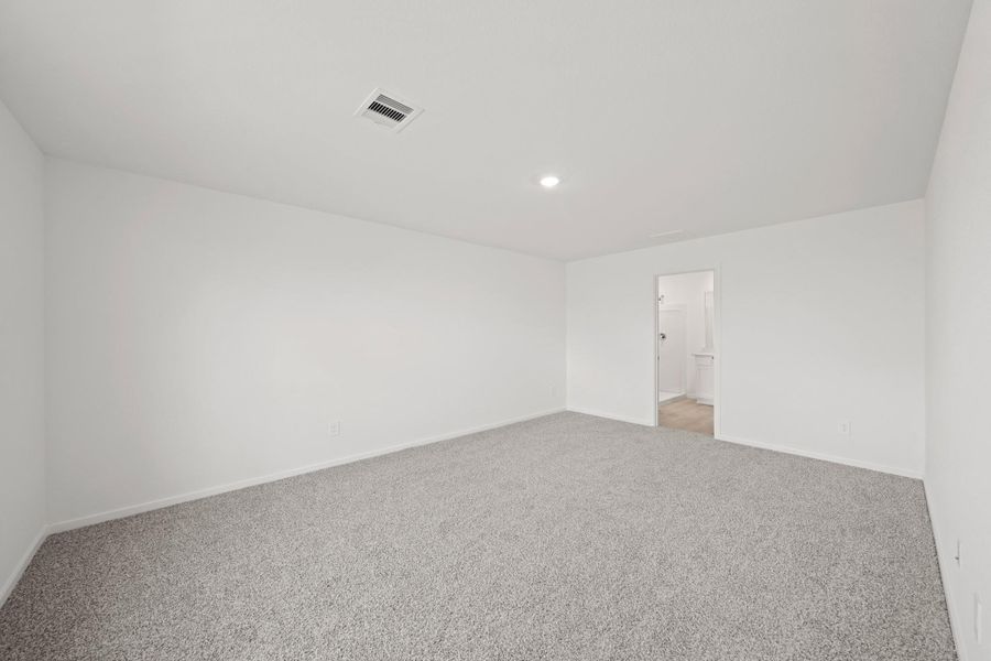 Spacious, unfurnished interior of a new home in Sunterra Lakes, Brookshire (Image 14).