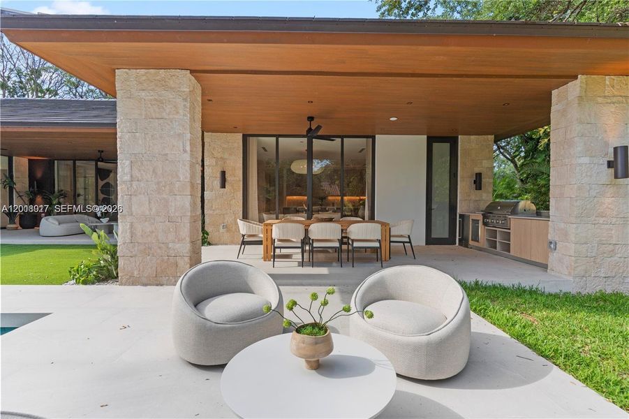 Exterior details and patio area of a home in , Miami (Image 33).
