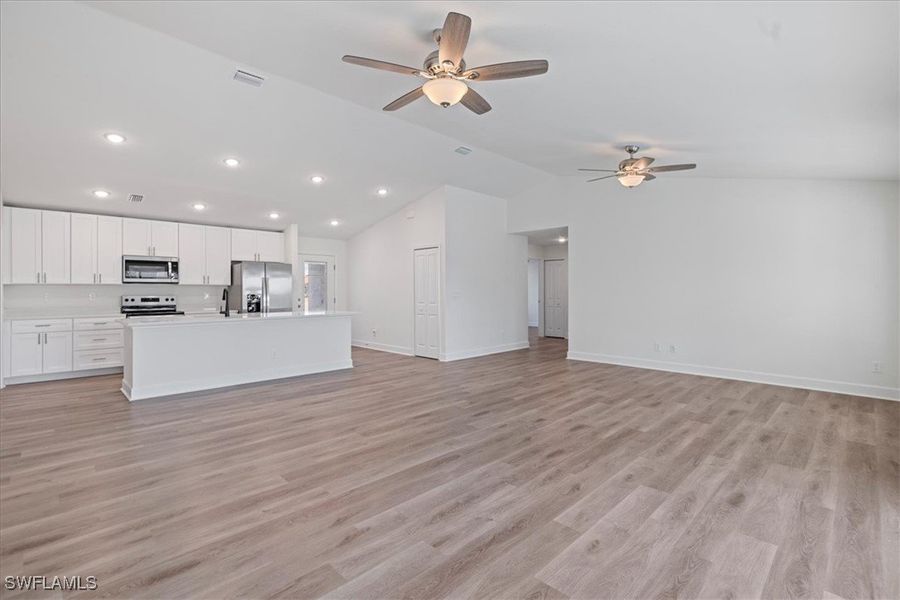 Spacious, unfurnished interior of a new home in Cape Coral, Cape Coral (Image 16).