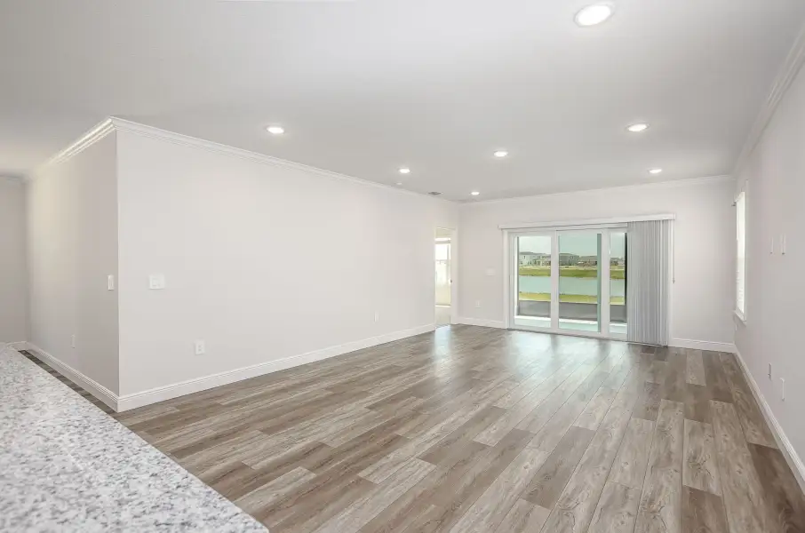 Spacious, unfurnished interior of a new home in Malabar Springs, Palm Bay (Image 23).