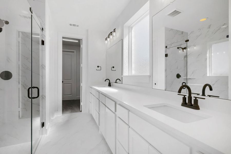 1709 Clover Fern - Primary Bathroom