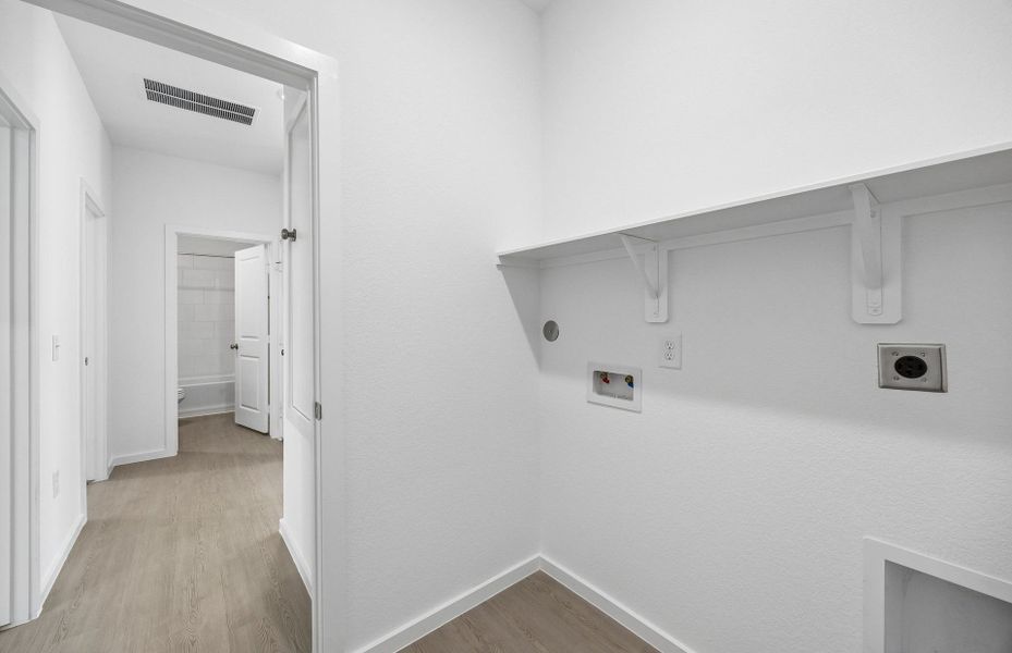 Spacious, unfurnished interior of a new home in Crosby Farms, Crosby (Image 16).