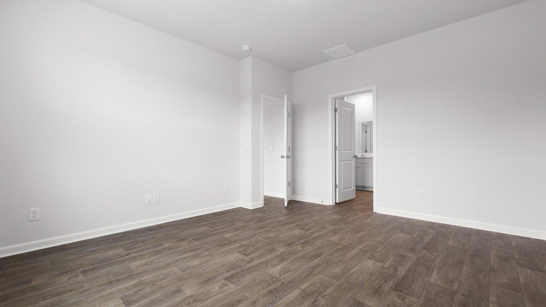 Spacious, unfurnished interior of a new home in Hillcrest, Ravenel (Image 31).