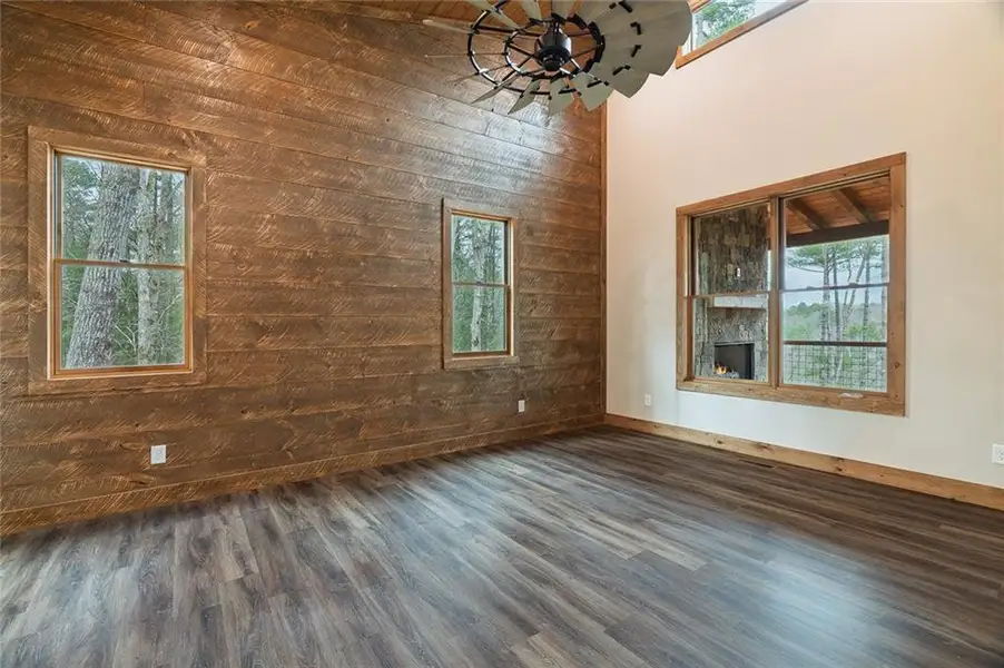Spacious, unfurnished interior of a new home in , Ellijay (Image 8).