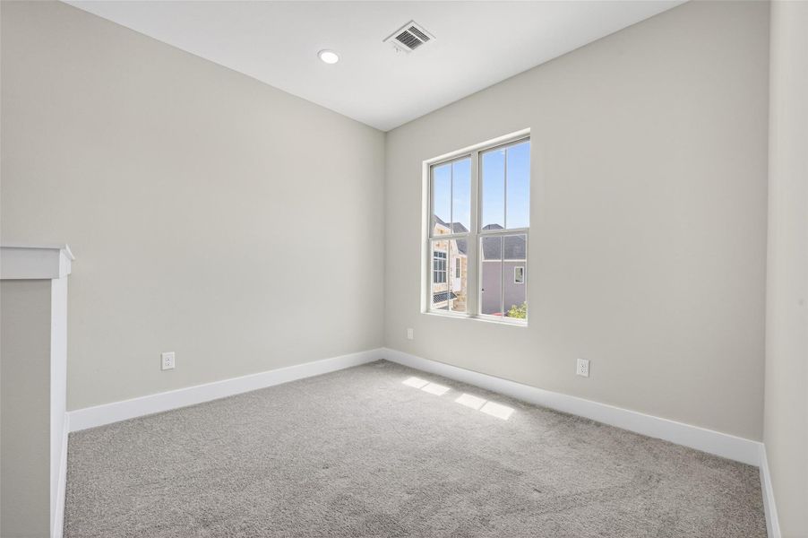 Spacious, unfurnished interior of a new home in , Houston (Image 24).