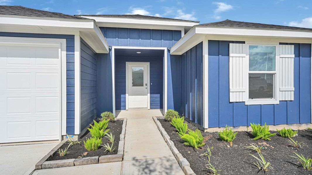 Exterior details and patio area of a home in Holly Ridge, Rosenberg (Image 3).
