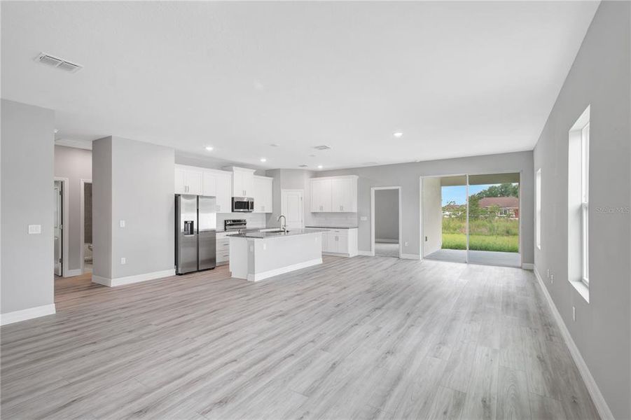Spacious, unfurnished interior of a new home in , Ocala (Image 6).