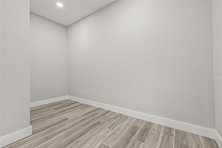 Spacious, unfurnished interior of a new home in , Tampa (Image 32).