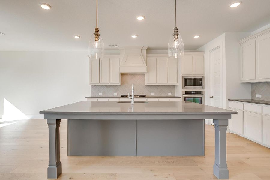 Representative furnished interior of a home built from the Eleanor by Graham Hart Home Builder in Sweetgrass, Haslet (Image 26).