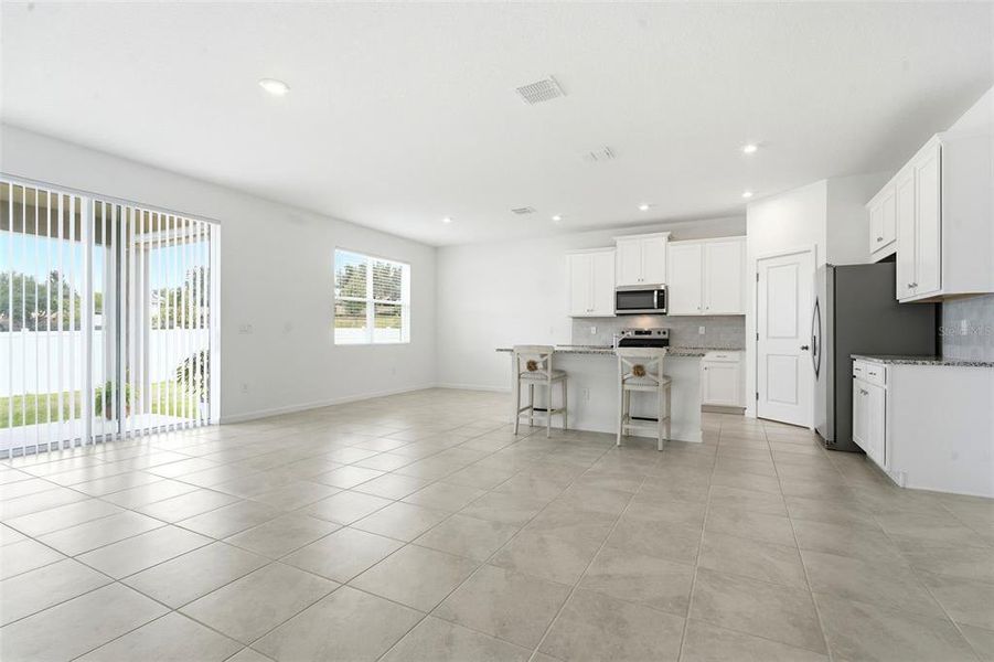 Spacious, unfurnished interior of a new home in , Clermont (Image 18).