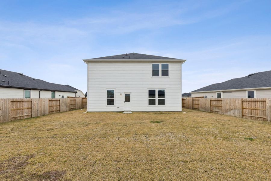 Exterior details and patio area of a home in Windcress, Baytown (Image 3).