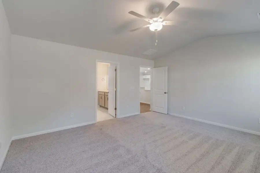 Spacious, unfurnished interior of a new home in Killians Crossing, Blythewood (Image 27).