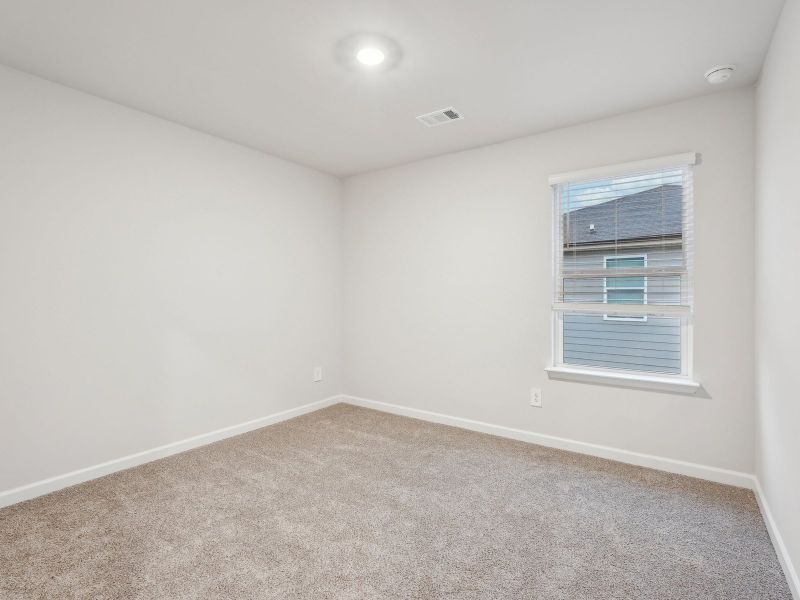 Spacious, unfurnished interior of a new home in Ivey Township, Dallas (Image 18).