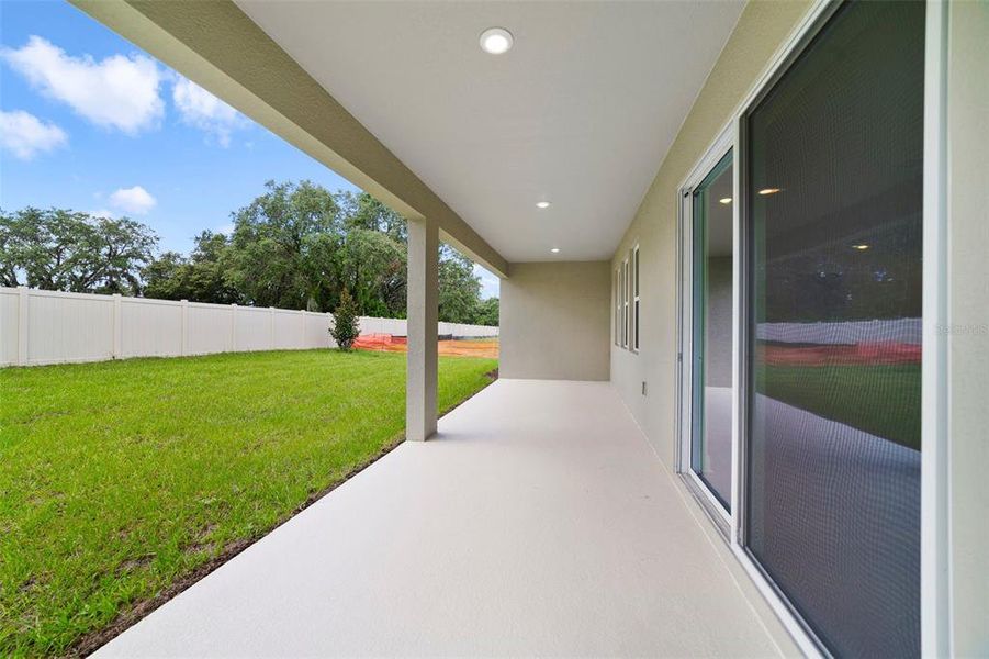 Exterior details and patio area of a home in Acuera Estates, Apopka (Image 19).