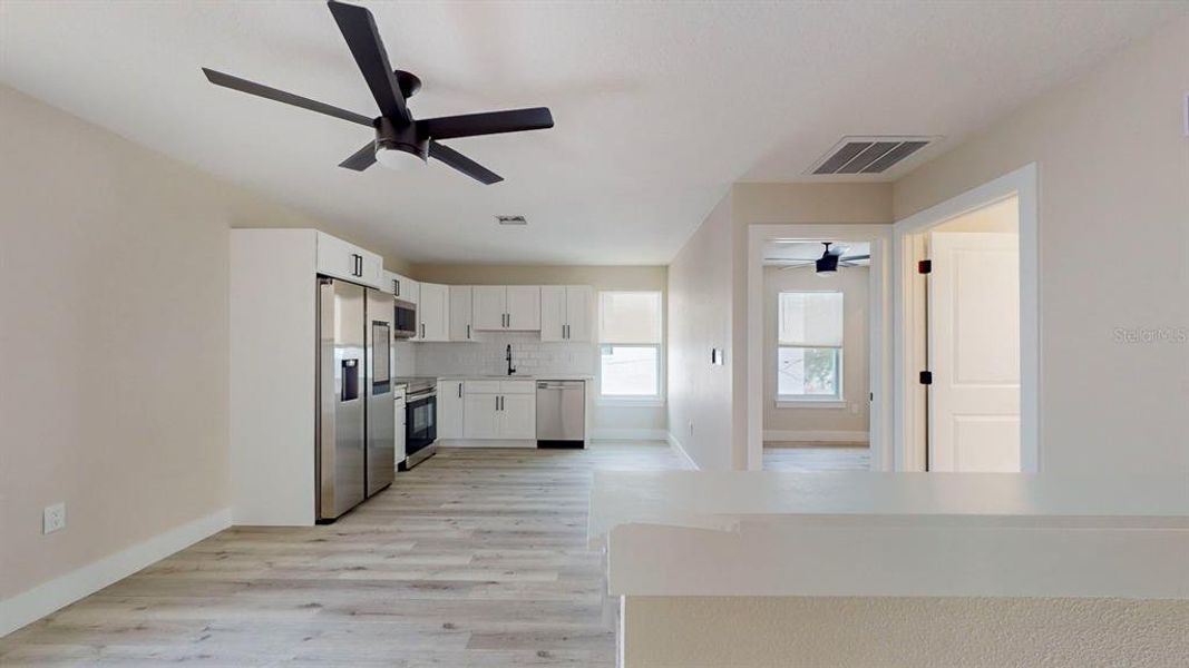 Spacious, unfurnished interior of a new home in , St. Petersburg (Image 44).