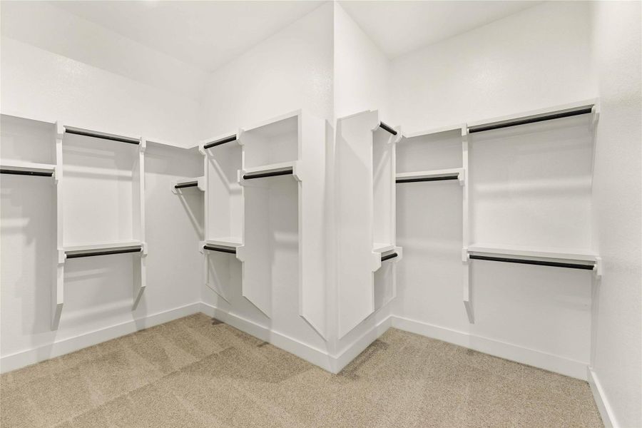 Image 33 of a home in Valencia.