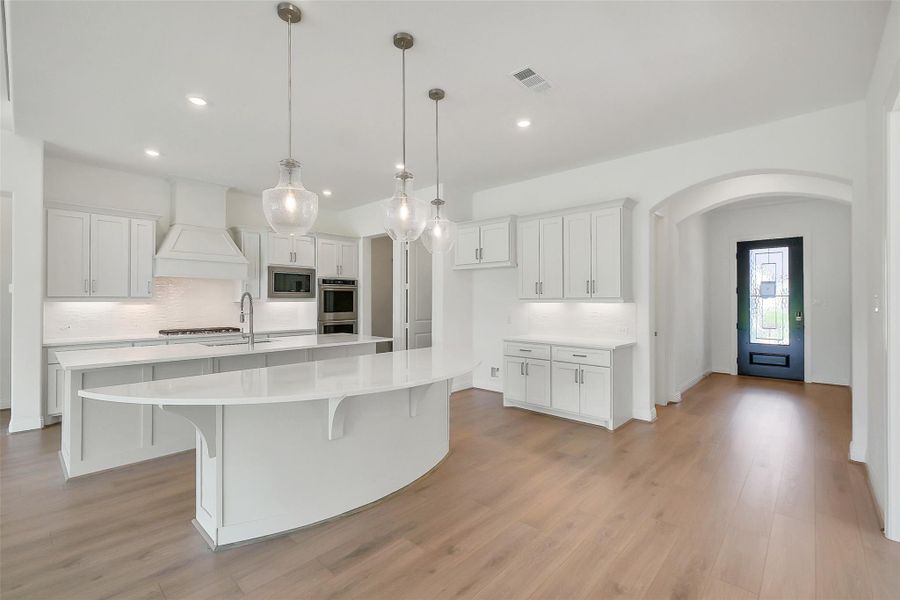 Furnished interior view inside a new home in Sienna 65', Missouri City (Image 5).