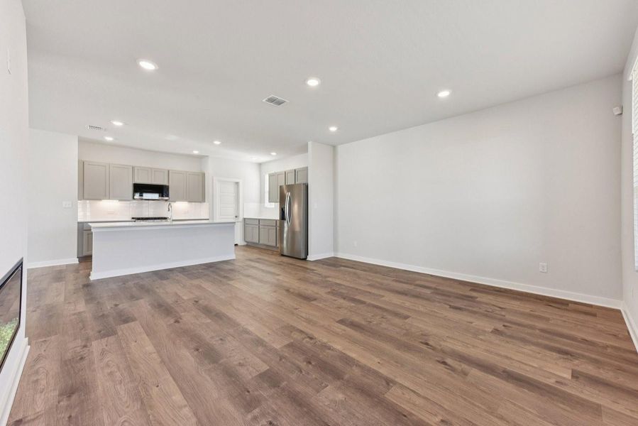 Spacious, unfurnished interior of a new home in Stallion Run, Buda (Image 25).