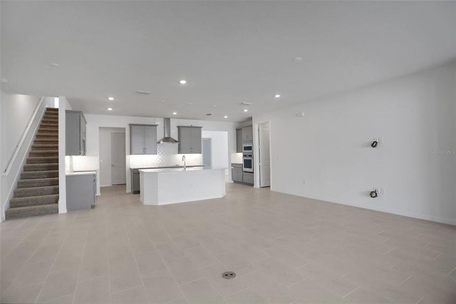 Spacious, unfurnished interior of a new home in Angeline, Land O' Lakes (Image 41).