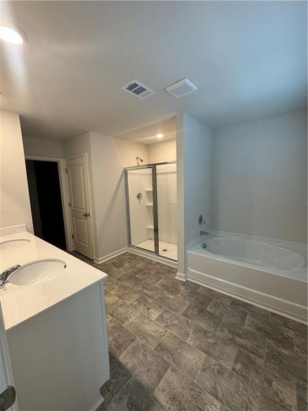 Spacious, unfurnished interior of a new home in , Dahlonega (Image 13).