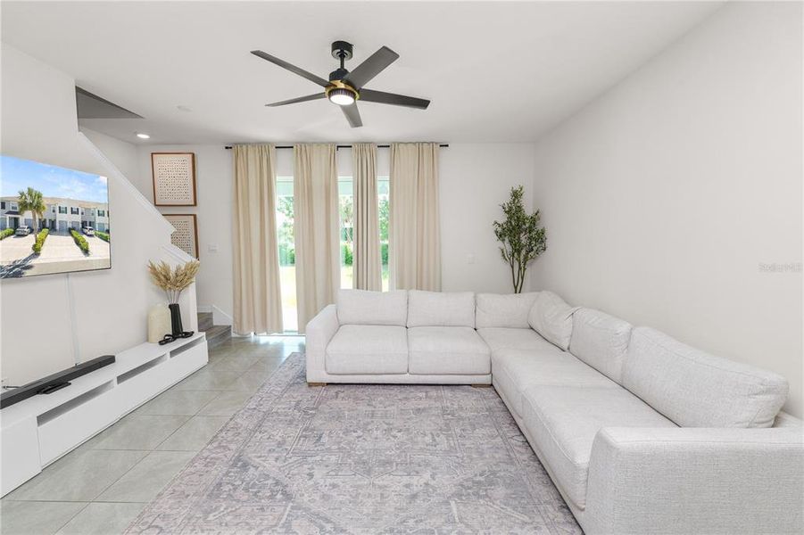 Furnished interior view inside a new home in , Plant City (Image 13).