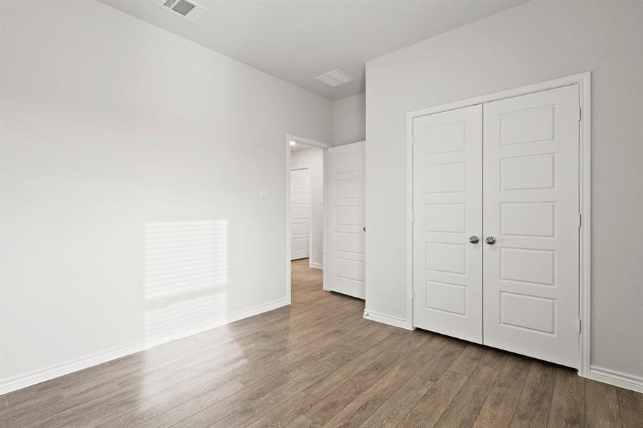 Spacious, unfurnished interior of a new home in Rocky Creek Crossing, Fort Worth (Image 34).