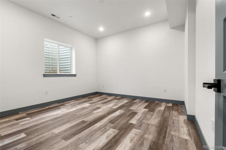 Spacious, unfurnished interior of a new home in , Strasburg (Image 26).