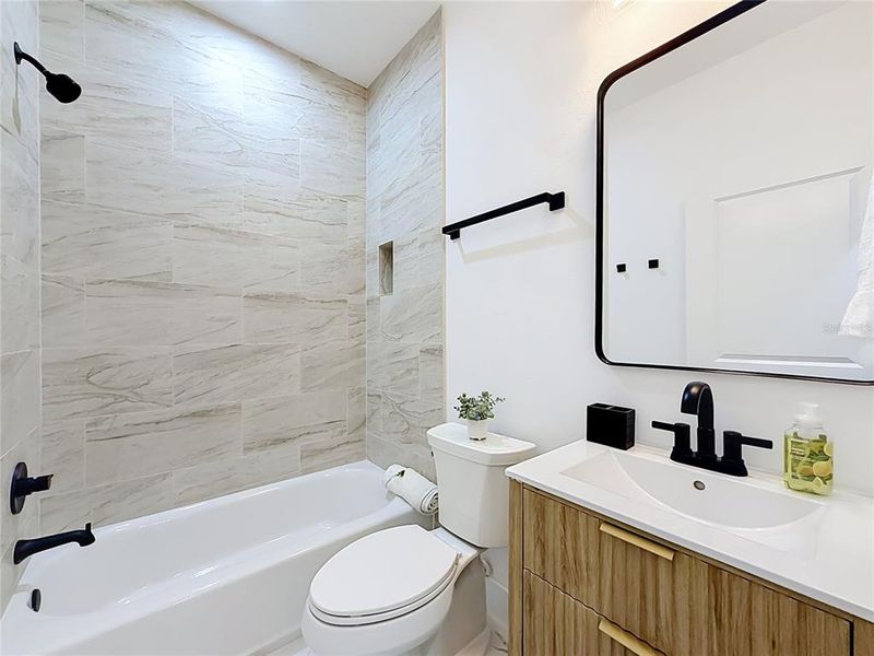 Furnished interior view inside a new home in , Orlando (Image 40).